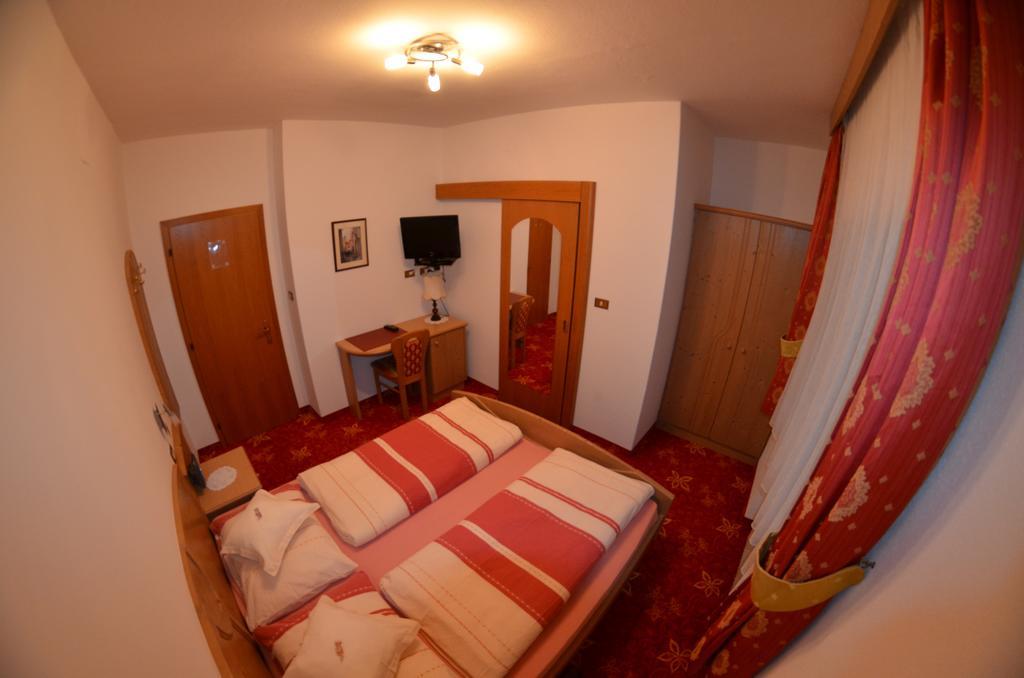 Garni Ossi Bed & Breakfast Santa Cristina Val Gardena Ruang foto