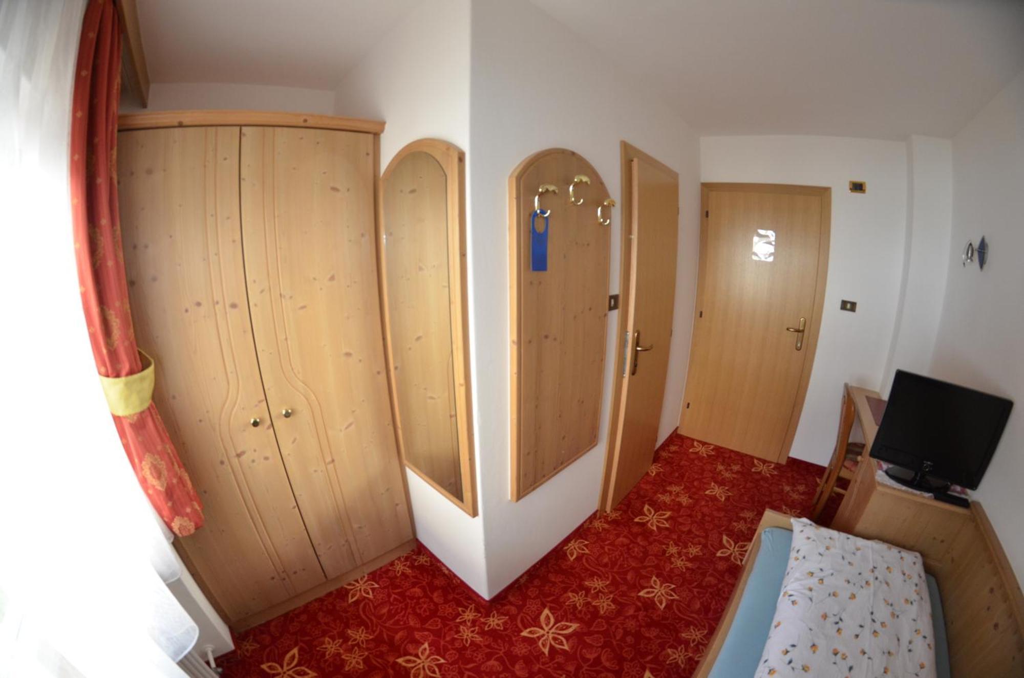 Garni Ossi Bed & Breakfast Santa Cristina Val Gardena Ruang foto