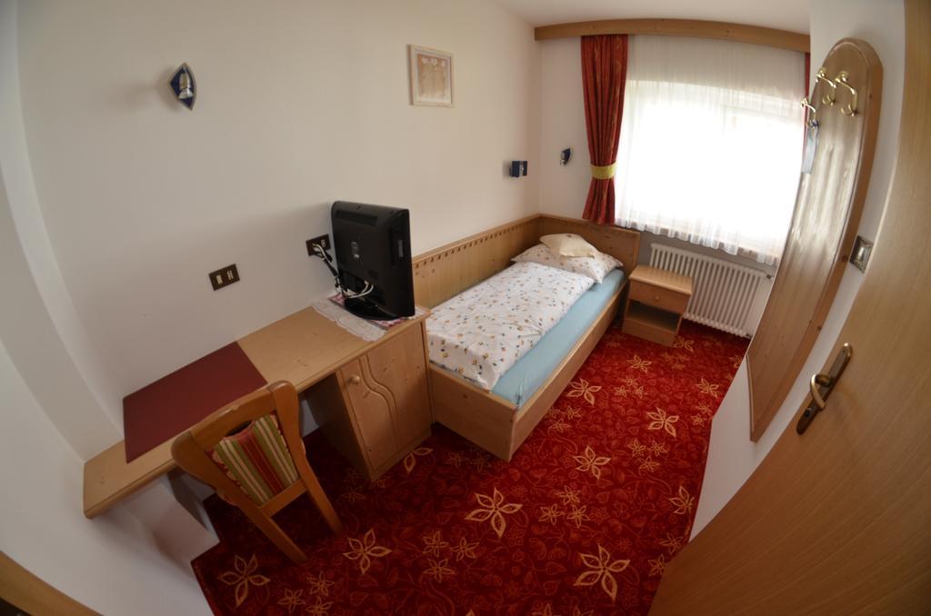 Garni Ossi Bed & Breakfast Santa Cristina Val Gardena Ruang foto