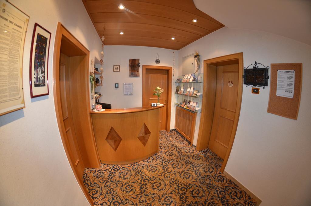 Garni Ossi Bed & Breakfast Santa Cristina Val Gardena Bagian luar foto