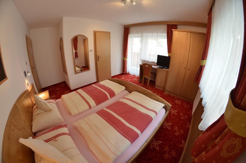 Garni Ossi Bed & Breakfast Santa Cristina Val Gardena Bagian luar foto
