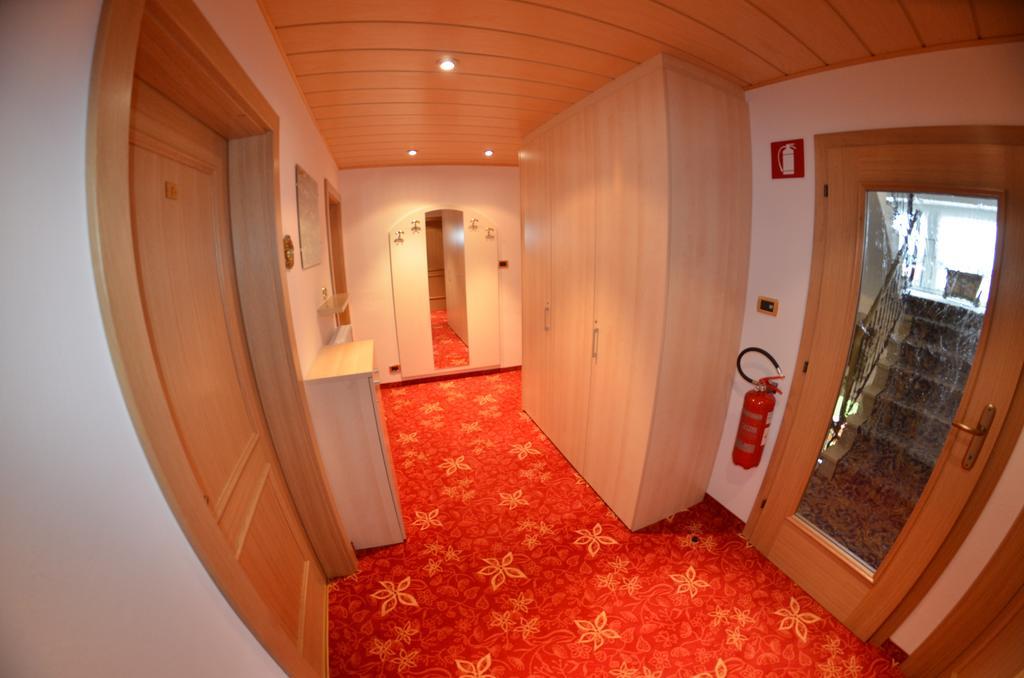 Garni Ossi Bed & Breakfast Santa Cristina Val Gardena Bagian luar foto